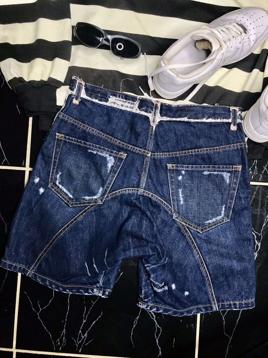 Skeifwhatever's tweet photo. Pants-M150.00
Kicks-M650.00 UK8
Spoti-M150.00
Glasses-M100.00 https://t.co/BYQJLAG0yL