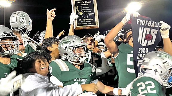 CalHiSports's tweet photo. NEW State TOP 50 FB Rankings (1-25).
1 St John Bosco
2 Mater Dei
3 Centennial
4 Serra SM
5 Sierra Canyon
6 Granite Hills
7 Clovis North
9 DLS
18 St Mary's
19 Rocklin
https://t.co/VREB85AQFf https://t.co/asC33E8zz2