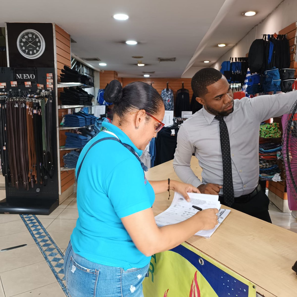 Banavihaldia's tweet photo. #BanavihCentral🇻🇪|| Jornada de verificación del cumplimiento de los deberes formales con el Fondo de Ahorro Obligatorio para la Vivienda #FAOV.
Municipio Libertador, sector Av. Urdaneta.
☑️42 empleadores verificados.
#CumpleConTuAporte https://t.co/RXa2fr8pF1