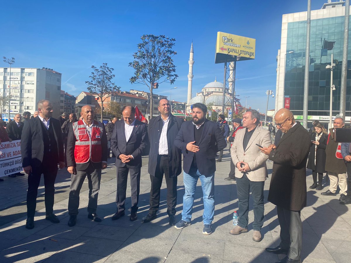 halis_cicekci's tweet photo. Kapıthane ve Pendik ilçelerimiz ile Anayasal düzeni hep birlikte savunmak için Çağlayan Adliyesi önünde oturma eylemimizi Hak Hukuk Adalet sloganlarımızla gerçekleştirdik.
#CHPBüyükçekmece
#CHPKağıthane
#CHPPendik https://t.co/3pQDBCzkTD