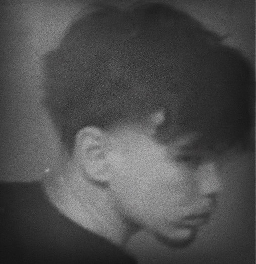 21pourcent_'s tweet photo. Après son très bon projet " Raz de Marée " sorti en mars dernier, l'artiste dijonnais Doky M.D annonce son retour !

Un nouveau morceau et un nouveau clip sont prévus pour vendredi ! 💛
Le titre du single n'est pas encore connu. https://t.co/ZwlMXiSQ5V