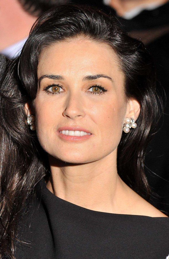 DEMI MOORE - Página 4 F_e5bSTXcAA1Oi8?format=jpg&name=900x900