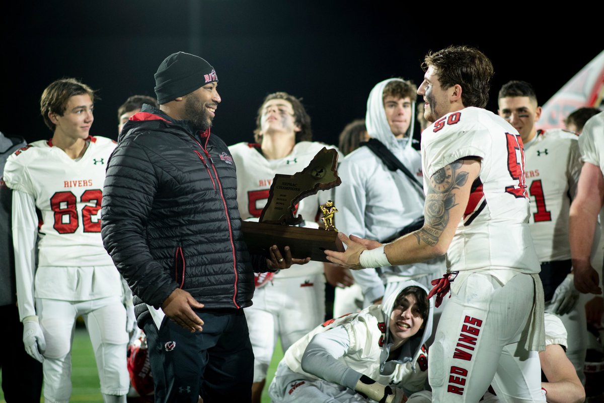 📸 Scenes from Varsity Football’s Bob Souza Bowl victory over Pingree! The Red Wings earned their 2nd straight NEPSAC bowl win and finished the season 7-2.