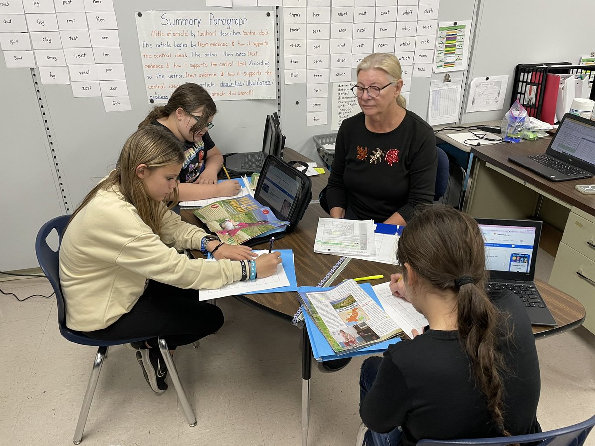 project_ontrack's tweet photo. We thoroughly enjoyed our visit to Doak Elementary where Project On-Track tutors, Star Mercer and Stephanie Keene, have returned to make a difference for @GreeneCoSch students at the same school where they taught together. They deliver fantastic, engaging lessons. https://t.co/hVBGi7o5fC