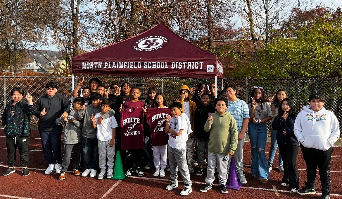 NPSD_MS's tweet photo. Last Friday, students in P.E. class completed our annual Turkey Trot event and NJHS/Student Council delivered/put away the food donations at the NP Food Bank. That is how you #WorkWithAPurpose https://t.co/Yu0bY6wLQ1