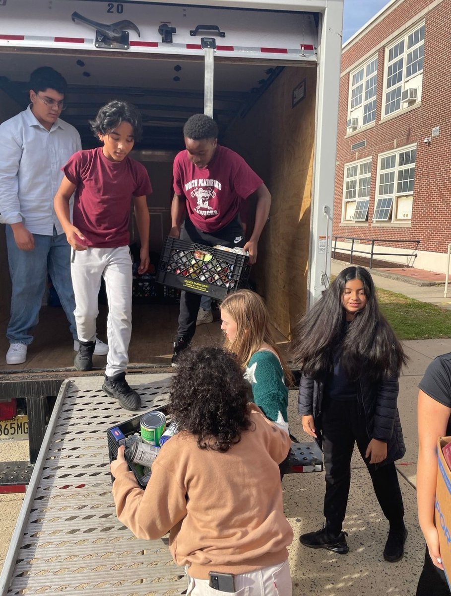 NPSD_MS's tweet photo. Last Friday, students in P.E. class completed our annual Turkey Trot event and NJHS/Student Council delivered/put away the food donations at the NP Food Bank. That is how you #WorkWithAPurpose https://t.co/Yu0bY6wLQ1