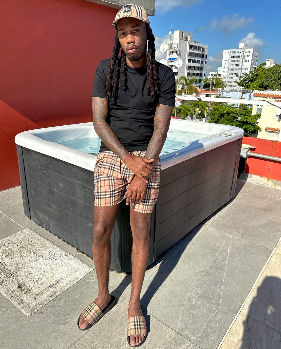 This is how slides should be worn 🔥🥵😍🤤