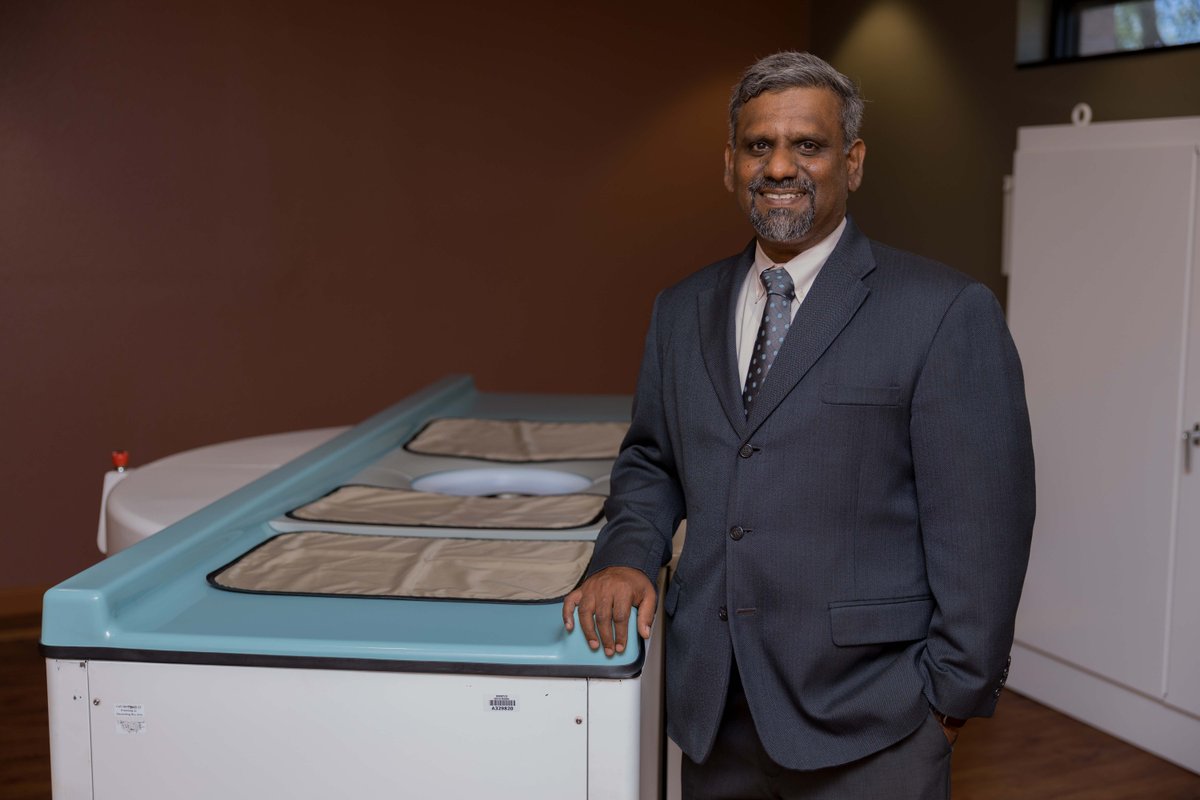 Dr. Vedantham’s new cone-beam breast CT prototype system produces superior images and alleviates the discomfort typically associated with mammograms. This imaging tool has the potential to revolutionize breast cancer screening! ow.ly/YYqK50Qa0gf #BearDownonCancer