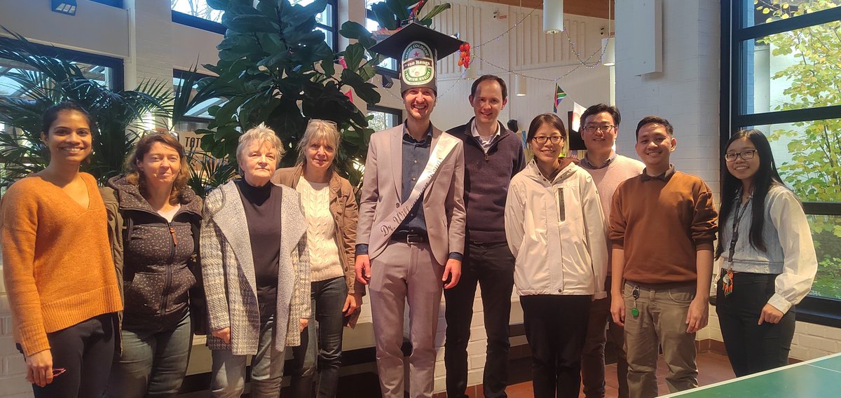 Congratulations to Dr. Willem van Rengs! <a href="/RengsWillem/">Willem van Rengs</a> passed his PhD defence <a href="/mpipz_cologne/">MPIPZ Cologne</a> yesterday and will get his degree from the University of Cologne!