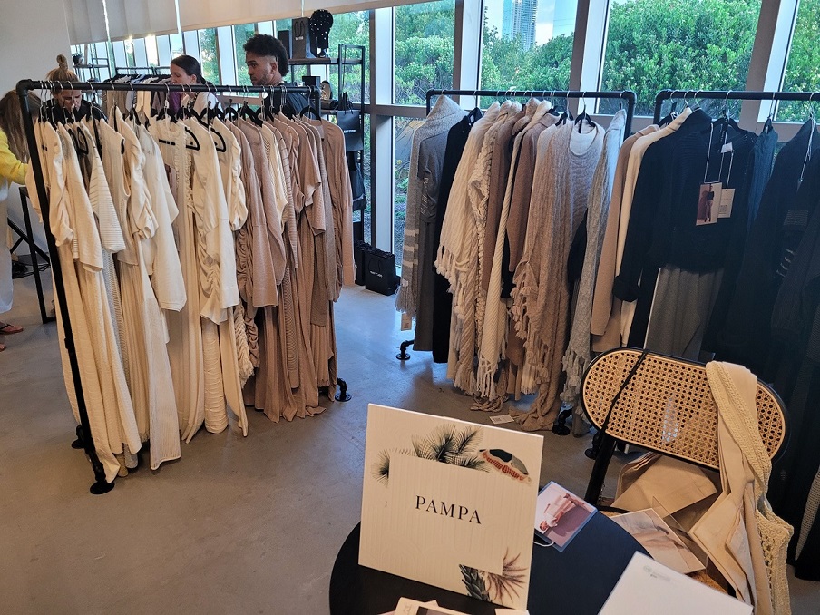 Promperu's tweet image. 🇵🇪 Seis empresas nacionales se presentaron en el Latin American Fashion Summit LAFS 2023 ✨✨, un evento realizado en Miami que reúne a la élite mundial de la moda y la vanguardia textil 👚👗. #ModaPeruana #AlpacaDelPerú #PerúTextiles