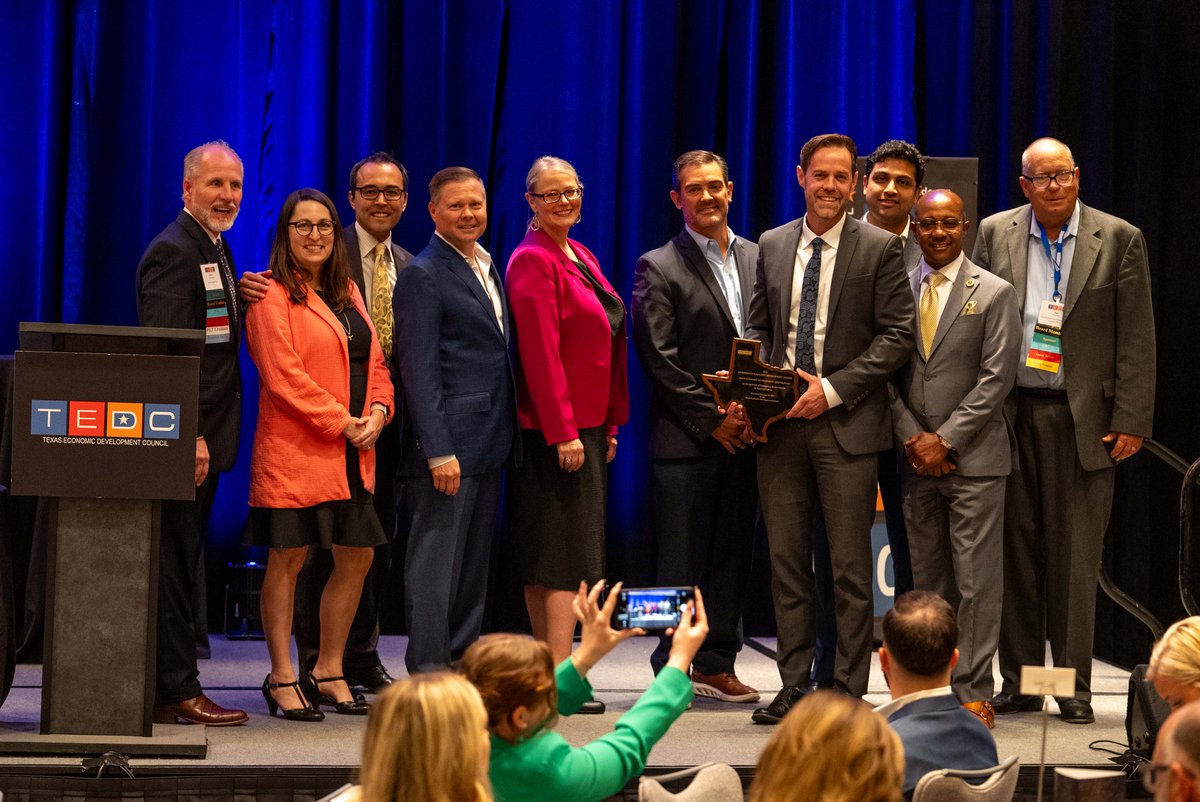 AllenTXEDC's tweet photo. Allen EDC is honored to receive the CEDA award from TEDC for the mixed-use development, The Farm in Allen.  Thank you to the Johnson family and JaRyCo Development for bringing this innovative project to our city! https://t.co/11rNwYF0xw