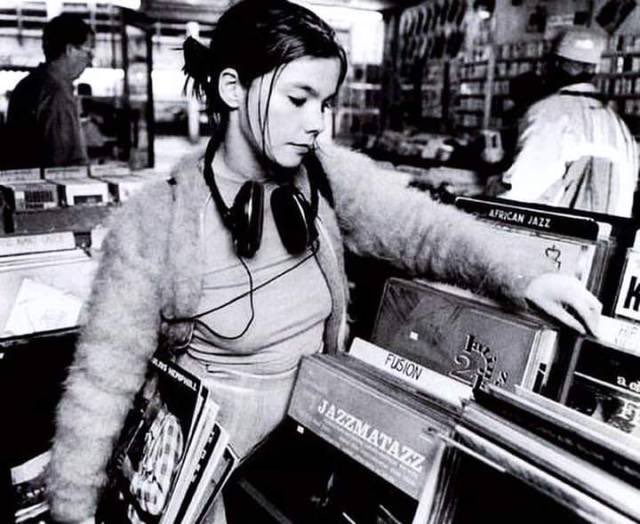 juliegillan1's tweet photo. Bjork https://t.co/al0UK2A8ug