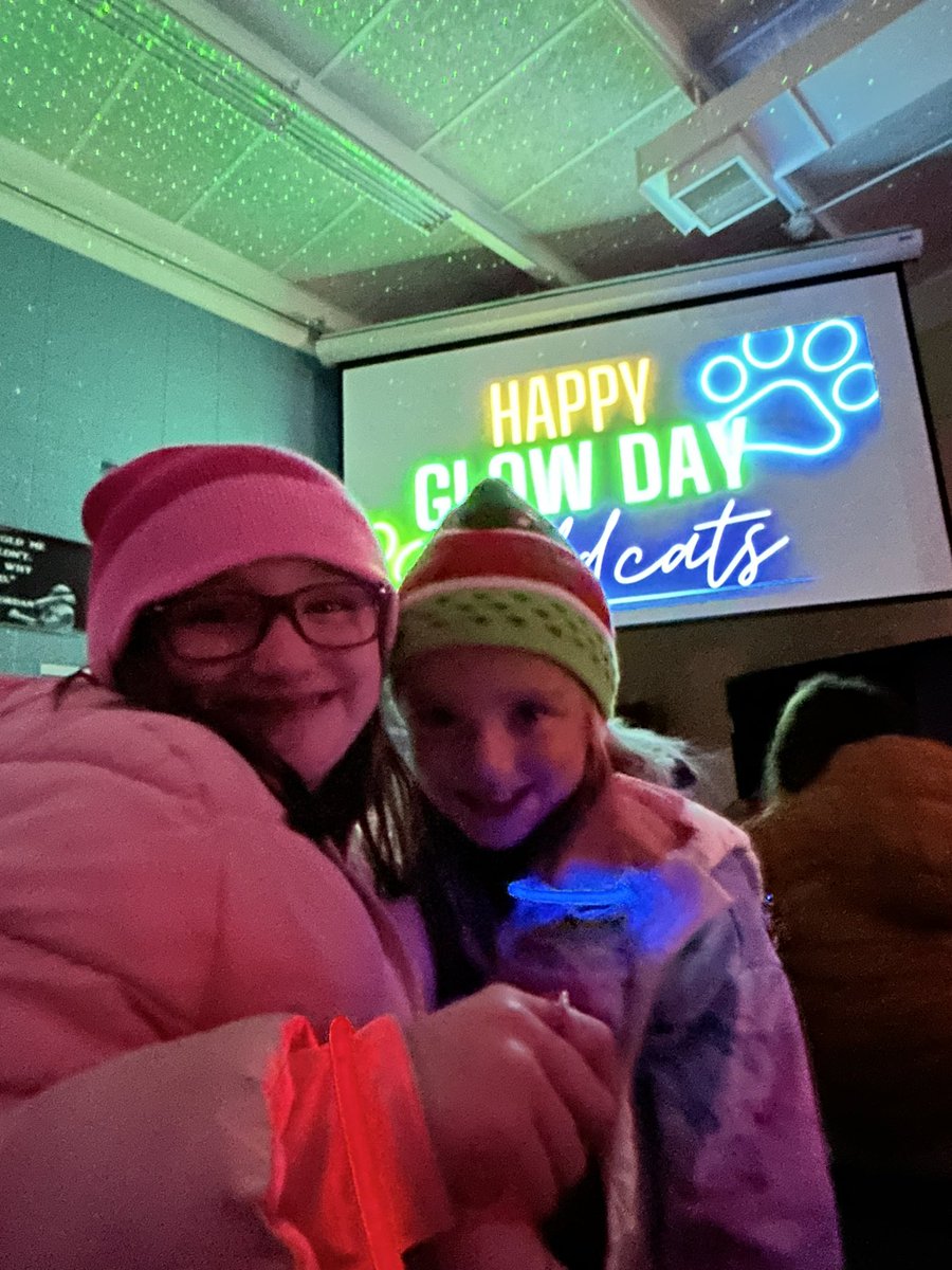 PROWLinClow's tweet image. Our Wildcats just glowed with pride, celebrating their epic accomplishment of earning 1,000 PROWL Prints with a GLOW-tastic day! @Maplebrook_203 #Elevate203 @Naperville203