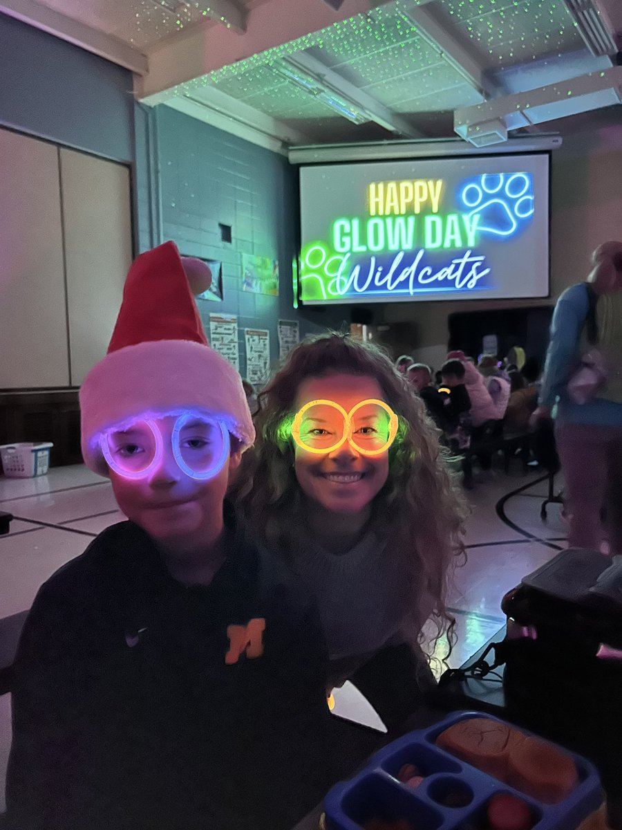 PROWLinClow's tweet image. Our Wildcats just glowed with pride, celebrating their epic accomplishment of earning 1,000 PROWL Prints with a GLOW-tastic day! @Maplebrook_203 #Elevate203 @Naperville203