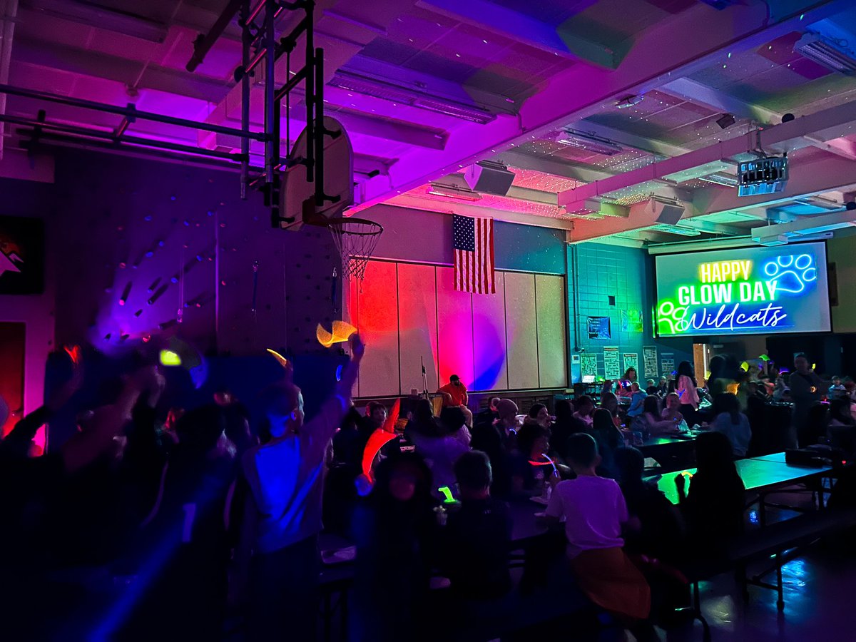 PROWLinClow's tweet image. Our Wildcats just glowed with pride, celebrating their epic accomplishment of earning 1,000 PROWL Prints with a GLOW-tastic day! @Maplebrook_203 #Elevate203 @Naperville203