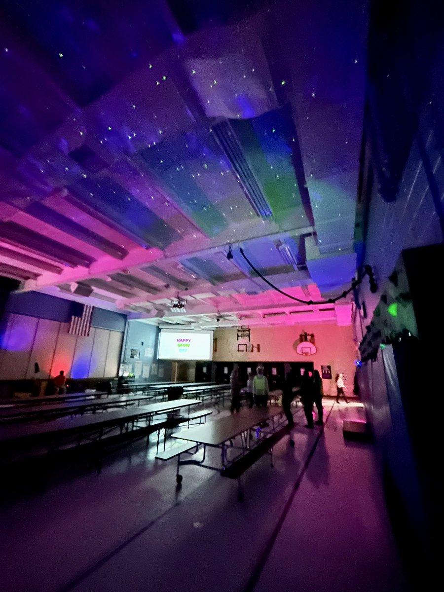 PROWLinClow's tweet image. Our Wildcats just glowed with pride, celebrating their epic accomplishment of earning 1,000 PROWL Prints with a GLOW-tastic day! @Maplebrook_203 #Elevate203 @Naperville203