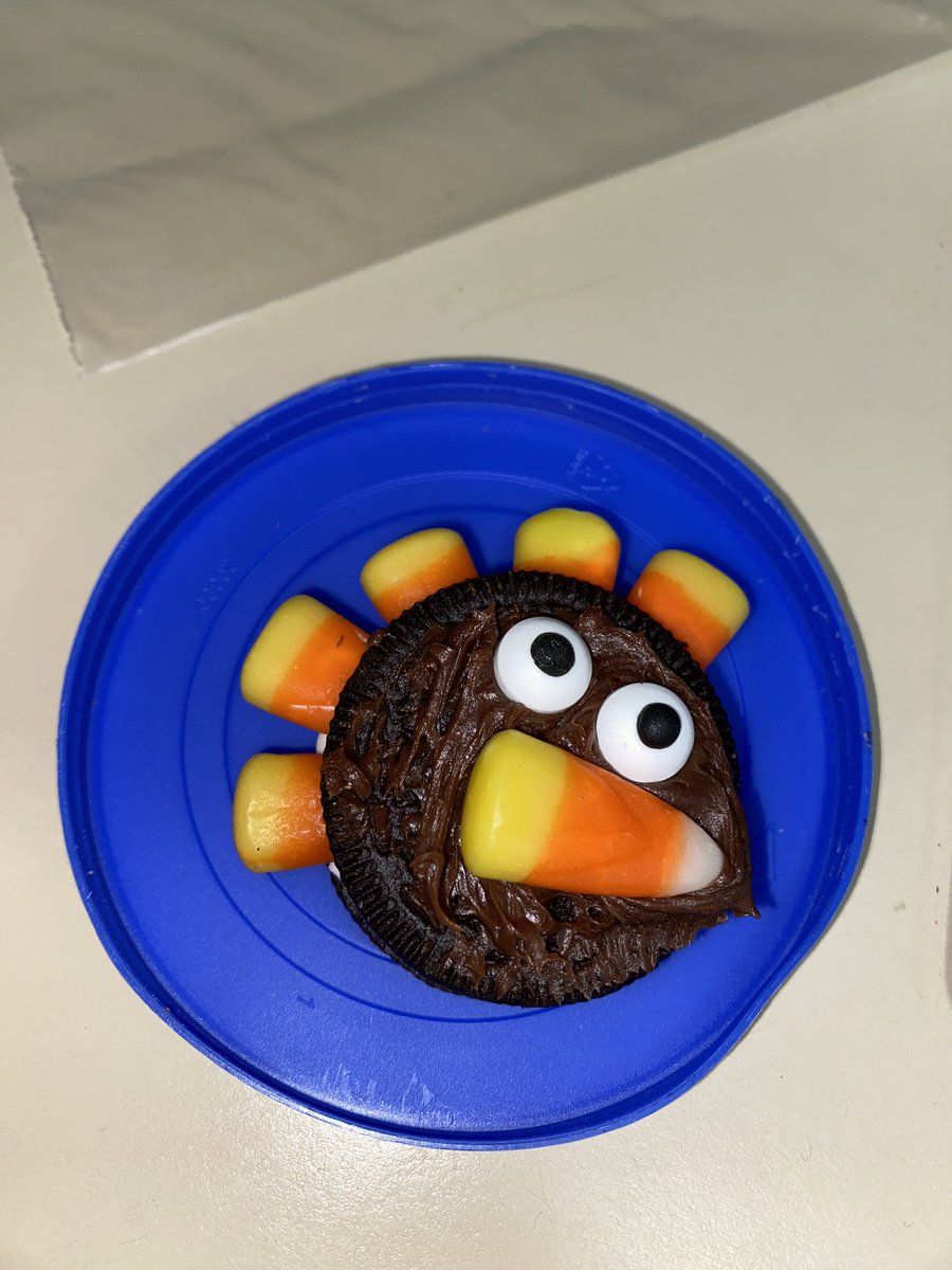 MarianTeaching's tweet photo. Turkey Cookies 🦃🍪
All ready for thanksgiving break and this was the perfect activity to enjoy together 
#turkeycookie #visualrecipes #snacktivity #teachergram #happythankgiving https://t.co/4sLFZx9BiH