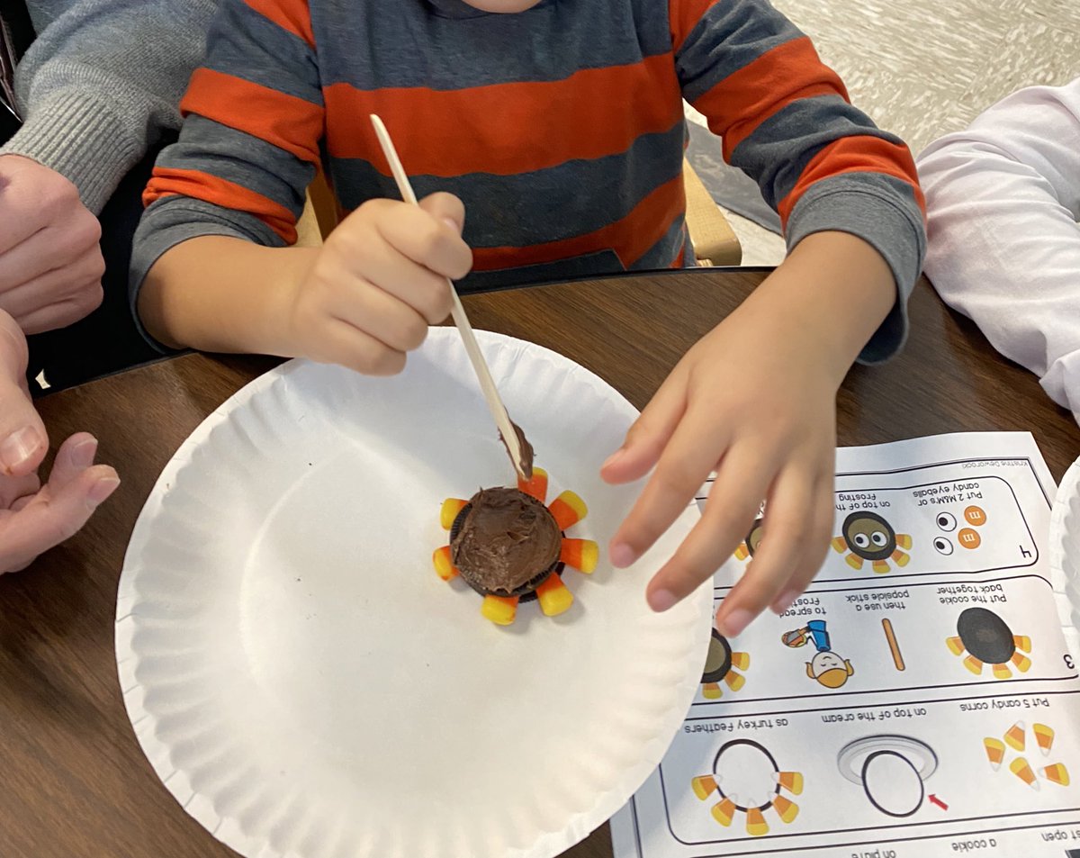 MarianTeaching's tweet photo. Turkey Cookies 🦃🍪
All ready for thanksgiving break and this was the perfect activity to enjoy together 
#turkeycookie #visualrecipes #snacktivity #teachergram #happythankgiving https://t.co/4sLFZx9BiH