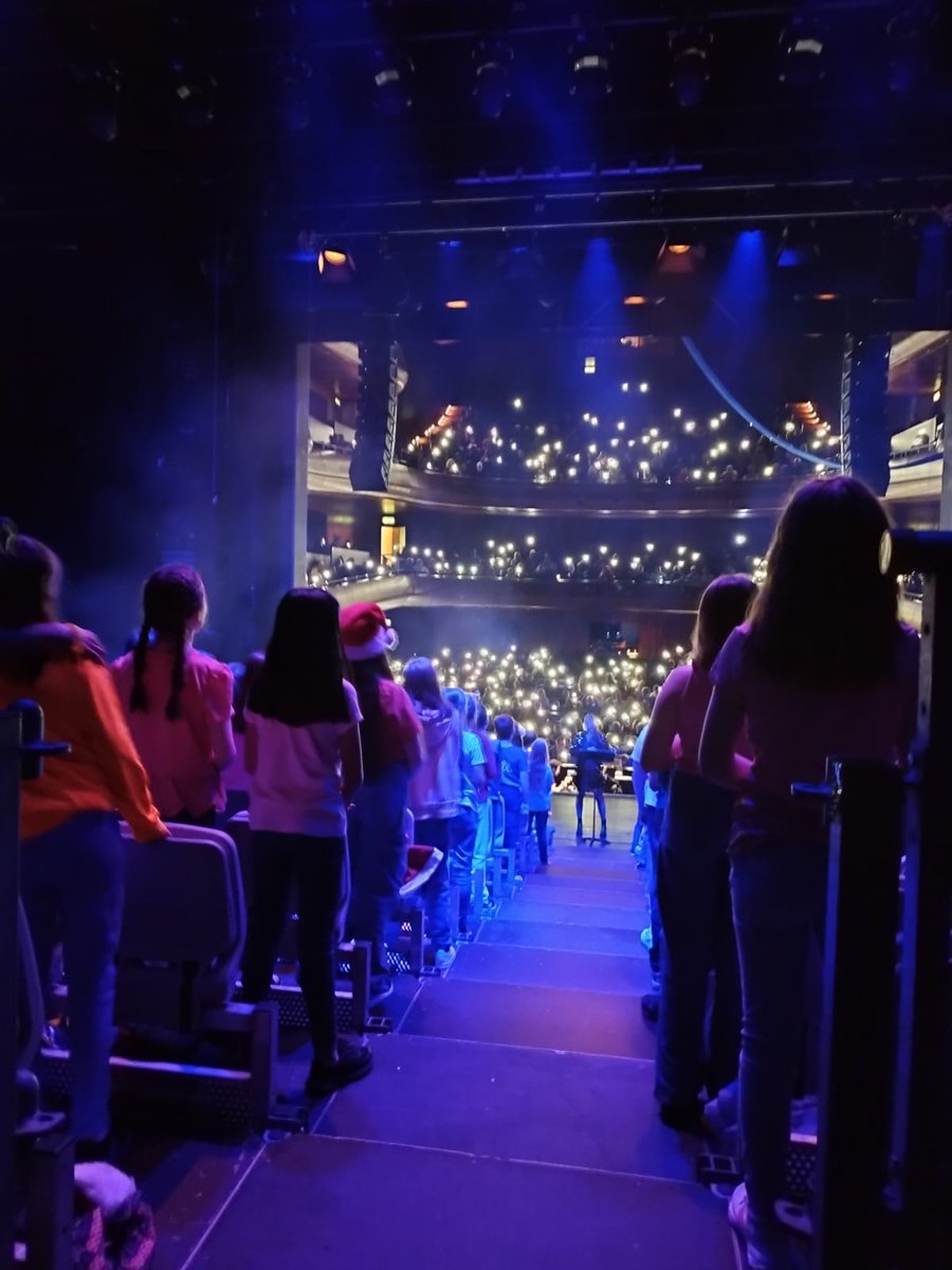 courtnacuddyns's tweet photo. Ready to rock with @SingOutLoudWex tonight! A great night ahead 🎤 https://t.co/PfJXY1cxsU