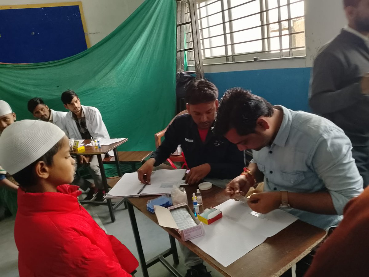 msa_org21's tweet photo. आज यहां जिन पब्लिक स्कूल मे बच्चों का स्वास्थ्य परीक्षण और ब्लड ग्रुप की जांच की गई
स्कूल प्रिंसिपल हूमईरा खान द्वारा स्कूल में बुलाया गया प्रिंसिपल मैडम और डॉक्टर टीम पूरे स्टाफ के द्वारा बच्चों का पूरा चेकअप किया और ब्लड ग्रुप की जांच की गई 
जिला अध्यक्ष 
ऐन के लाला https://t.co/r4gwZJ0Nrr