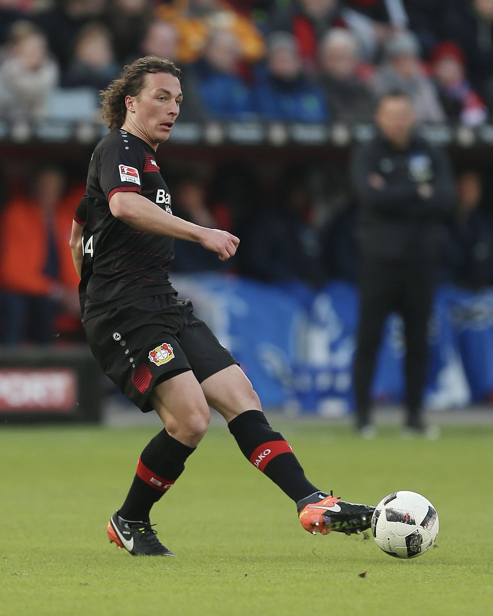 bayer04fussball's tweet photo. Eure liebste Baumi-Erinnerung? 👇
#Throwback | #Baumgartlinger | #Bayer04 https://t.co/hIXzbFd3eJ