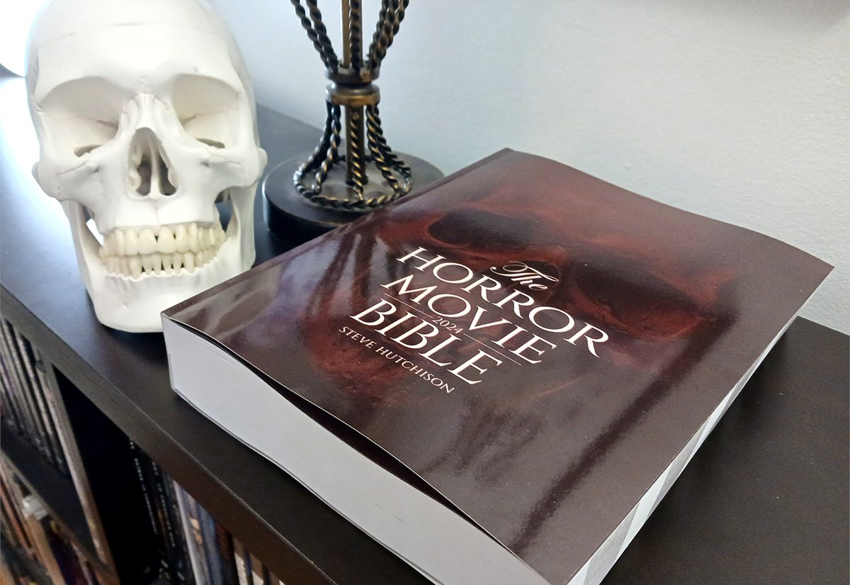 terrorca's tweet photo. The Bible has arrived!📕
773 pages of horror movie recommendations
Do you own a Skull Book?💀 Which one? https://t.co/KkdpN1H2lw