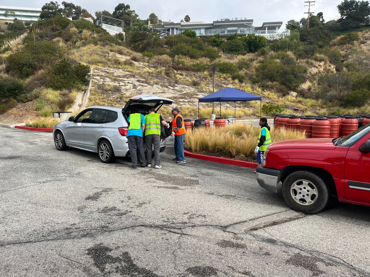 Last weekend, our @WestBasin team provided free #rainbarrels to #Malibu and #Topanga residents! My thanks to the Boys and Girls Club of Malibu and the City of Malibu for partnering with us to make this event a success. We're ready to #savewater as the winter rains approach!