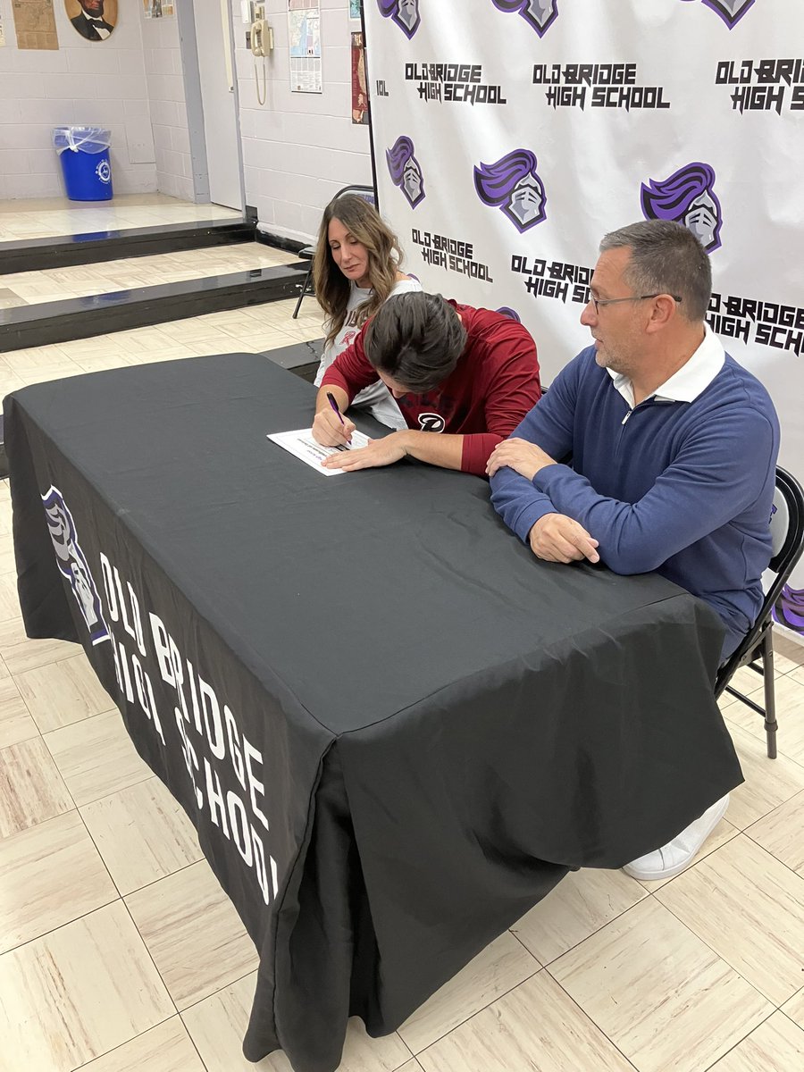 OBVBaseball's tweet photo. Congratulations to Frank Papeo on signing his NLI to Rider University! https://t.co/RGVN4vtnJH
