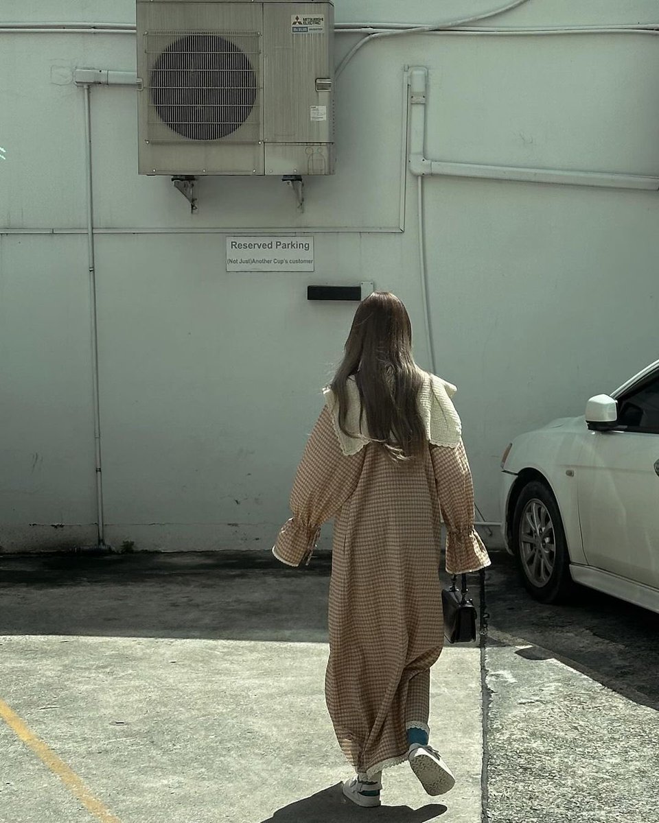 สนุกสุดเหวี่ยงด้วยการมีสตรอว์เบอร์รี่เชคในมือพร้อมครีมสีขาวแสนอร่อยระหว่างวัน happy me!!🍓🍓🍓