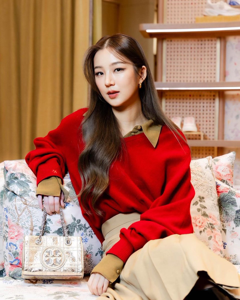 The new concept 𝗧𝗼𝗿𝘆 𝗕𝘂𝗿𝗰𝗵 𝗕𝗼𝘂𝘁𝗶𝗾𝘂𝗲 𝗦𝘁𝗼𝗿𝗲❣️

คอนเซ็ปต์ใหม่ล่าสุดของร้านที่นี่ดูดีและสะดวกสบายอย่างแน่นอน👏🏻