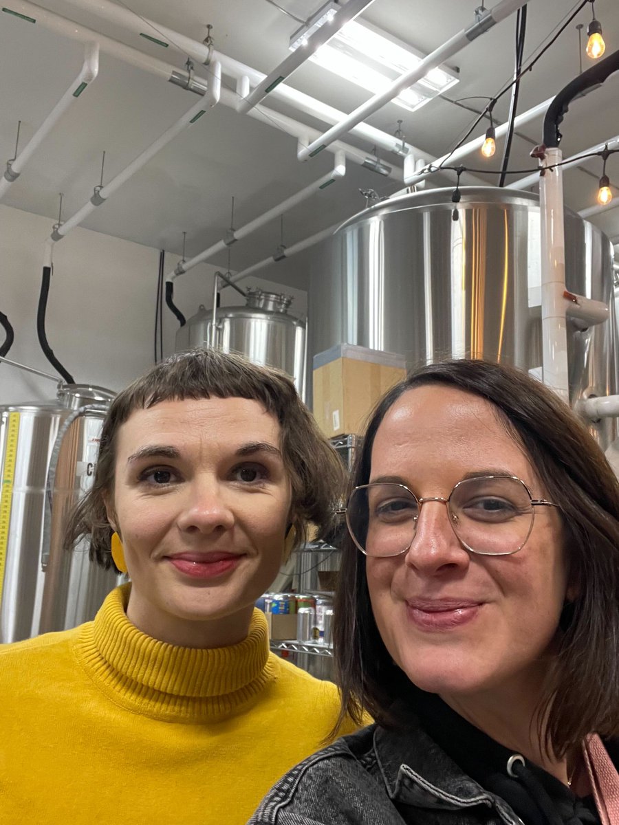 Avec ADELYS ! Elle était à la francofête en Acadie suite à une sélection qu’avait fait le réseau organisateur de l’événement sur notre festival en 2022 😍
L'objectif de ces échanges : faire découvrir nos artistes à l’international ✈️ Elle a produit une très belle vitrine 🩶