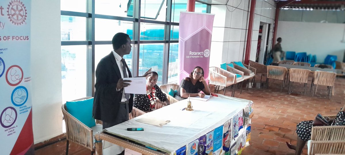 RotaryMedia256's tweet image. Building bonds in our Rotaract club is more than just teamwork – it's a shared commitment to service and friendship. Together, we make a difference! @RotaractKlaCity
#RotaractFamily #Teamwork