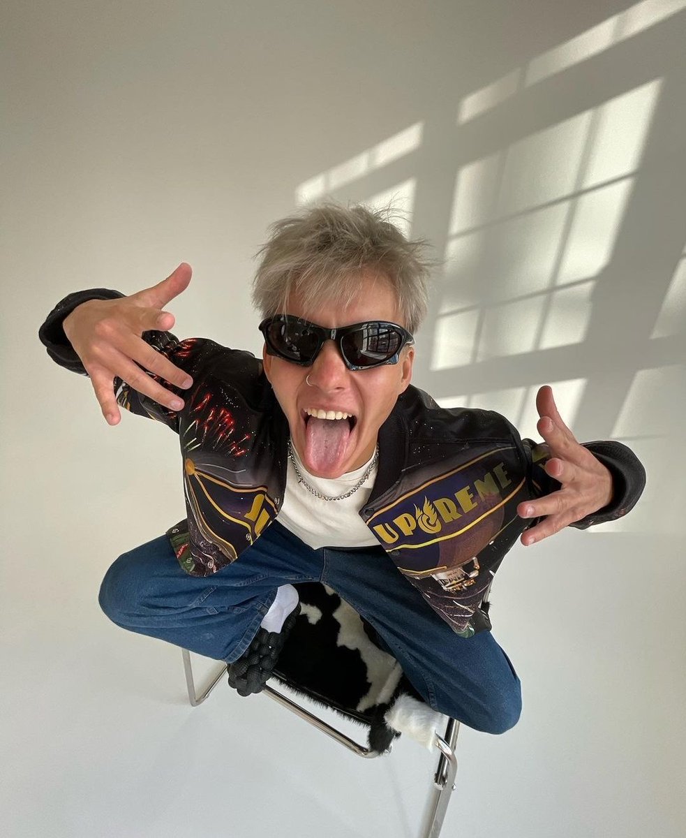 goldwingpugh_'s tweet photo. kostek w blondzie >>>>>>>>>>>>>>>>>>
#genzie https://t.co/i41SF05Ovx