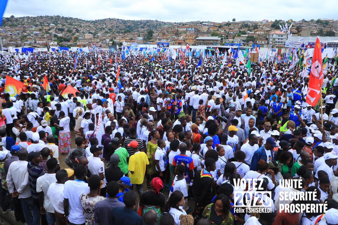 CharlequinKank's tweet photo. Le Peuple #NeKongo, les #Ngunza et les #Mvuluzi ont témoigné leur amour et leur reconnaissance au congolais de #Père et de #Mère, le candidat numéro #20 Félix Tshisekedi . Le stade de #Matadi où s’est tenu le meeting, a refoulé du monde . Le #KongoCentral est sans nul doute sous contrôle de #FatshiBeton .
#FatshiAzaNanu