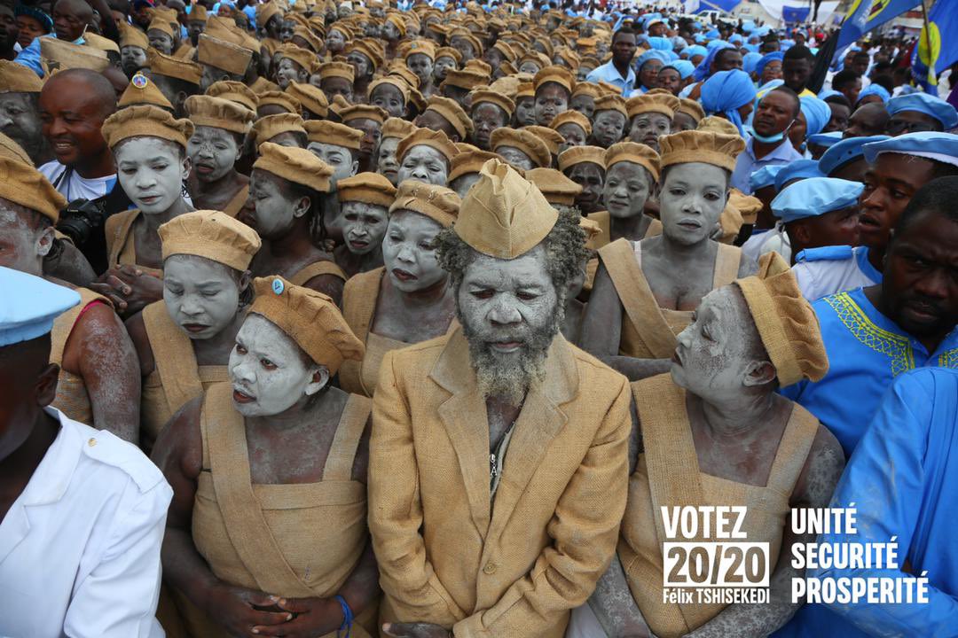 CharlequinKank's tweet photo. Le Peuple #NeKongo, les #Ngunza et les #Mvuluzi ont témoigné leur amour et leur reconnaissance au congolais de #Père et de #Mère, le candidat numéro #20 Félix Tshisekedi . Le stade de #Matadi où s’est tenu le meeting, a refoulé du monde . Le #KongoCentral est sans nul doute sous contrôle de #FatshiBeton .
#FatshiAzaNanu