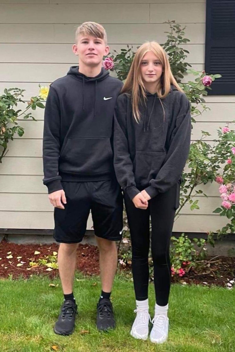 PnwCrimeNetwork's tweet image. #MissingTeens 

Penny Lyles and Jonathan Stockle vanished 7 days ago. 

Disturbing text from Jonathan to his mother raises alarm: "They're going to shoot me" and "Mommy, I'm scared." 😱 

Desperate plea from Jonathan's family for help in locating them. 🕵️‍♂️ #ClatsopCounty #Oregon