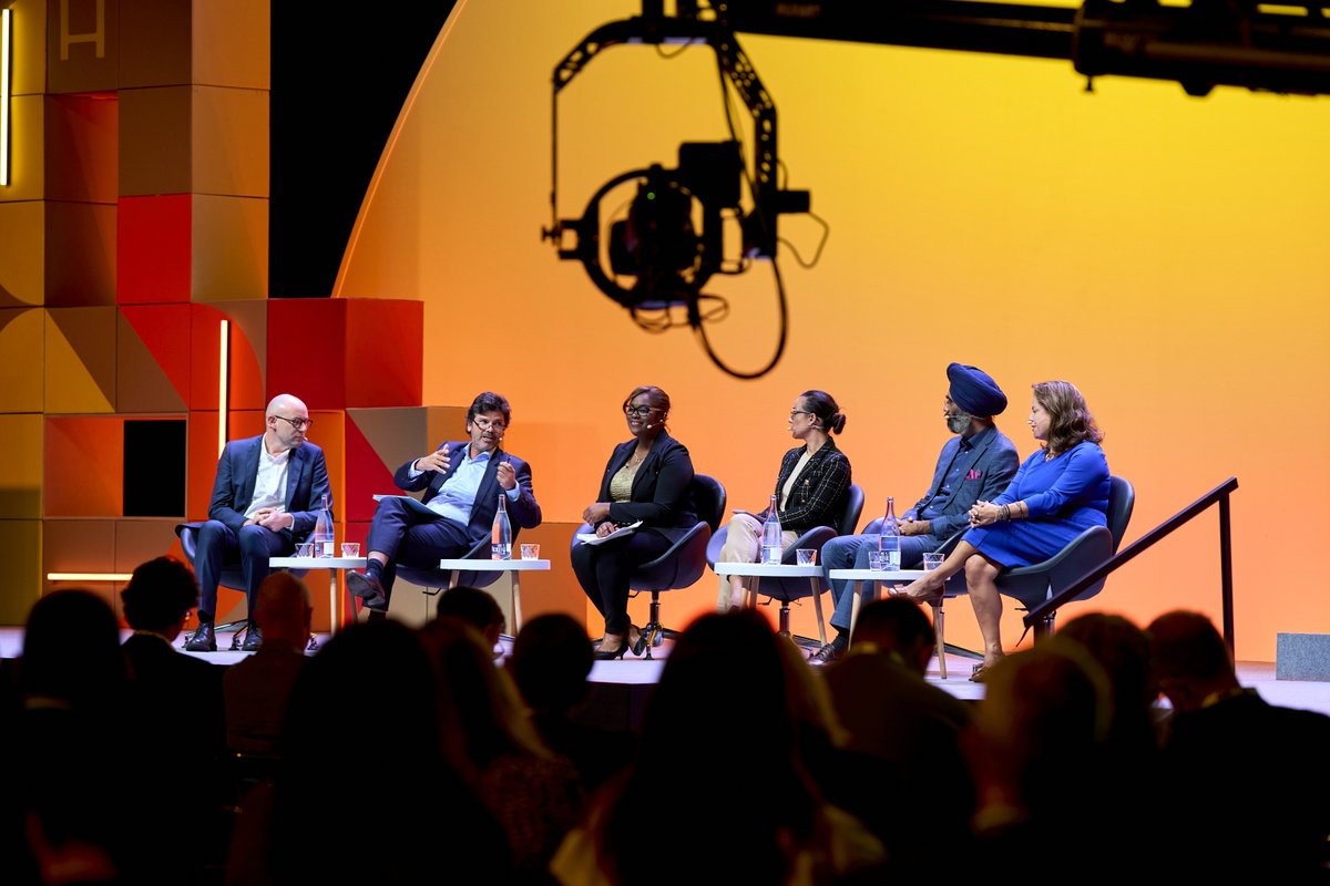 SmartCityexpo's tweet image. We empower diversity at #SCEWC23!✊

👩‍🦽Accessible spaces &amp;amp; scooters for easy movement
🔍NaviLens &amp;amp; tours for visually impaired
🍽️Diverse food options
🛐Nursing &amp;amp; prayer spots for all
🟣Gender Safety support
💬Talks on gender inclusivity, equality and barrier-free design