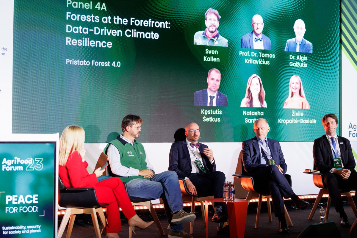 forest_04_'s tweet photo. ✨ Flashbacks of the #AgriFoodForum2023, where we presented a discussion “#Forests at the Forefront: Data-Driven Climate Resilience” 🌳🌲What's the key takeaway? We promise to continue dialogue and drive green #change 🚀 Join us! 💚 #SmartForestry #ForesTech #GreenFuture https://t.co/nMcPUMDuUt