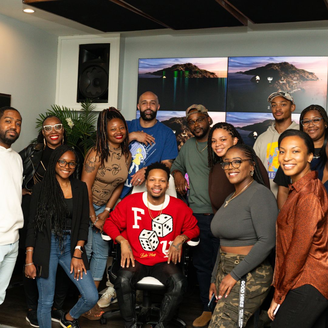 GatheringSpots's tweet photo. Spotlight on you Chicago! Swipe through to catch a glimpse of the unforgettable experiences that make our community shine. Interested in membership with our Chicago community? Tap the link to get started. https://t.co/1llQC4vvXL 

#whywegather #chicagoevents https://t.co/CWDek0u7qG