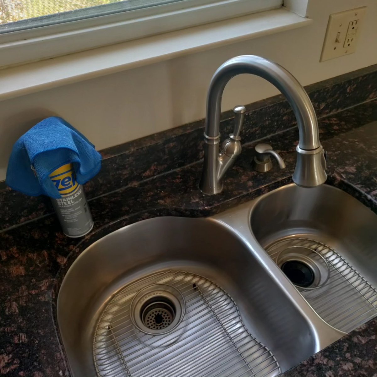 NeedACleaning's tweet photo. Pics from a move out clean! Contact us today to see all the services we offer! #SmallBusiness #cincy #moveoutclean #CleaningBusiness #janitorial #NACJ 
https://t.co/KyWCWpubqn https://t.co/5wgevDI5Ar