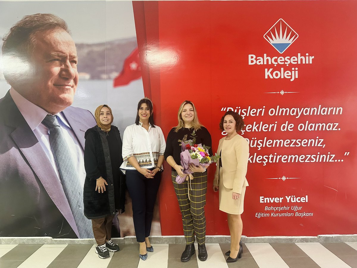 BahcesehirFatsa's tweet photo. Öğrencilerimize kitap okuma alışkanlığı kazandırmak ve kitap sevgisi aşılamak amacıyla okulumuzda düzenlenen imza gününde, çocuk kitapları yazarı Sayın Birsen Ekim Özen'i ağırladık.
Öğrencilerimizin kitaplarını imzalayan Sayın Birsen Ekim Özen’e teşekkür ediyoruz. https://t.co/eWrMUvIAMs