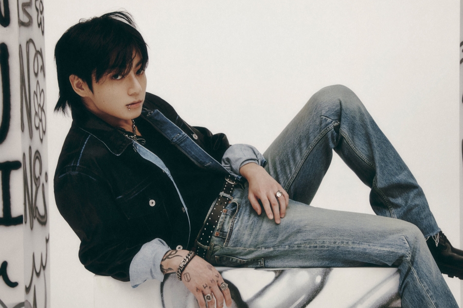 soompi's tweet photo. #BTS's #Jungkook Becomes 1st K-Pop Soloist To Simultaneously Chart 4 Songs On Billboard Hot 100 For Multiple Weeks
https://t.co/kib3JsLwul https://t.co/PHFL6hMdIO