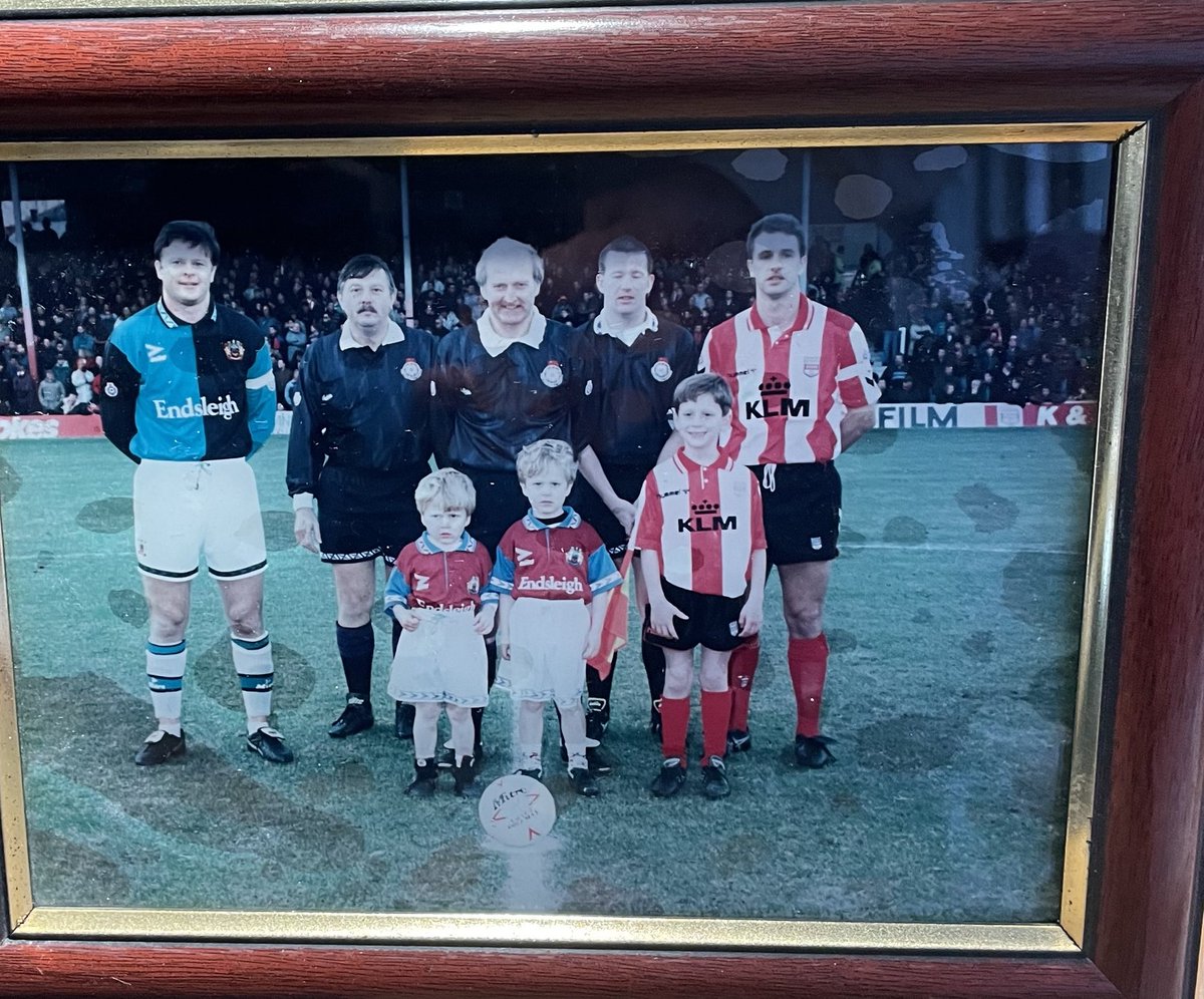 campbellclaret's tweet photo. For 30 years this picture has sat on my desk … my two sons Rory and Calum as ⁦@BurnleyOfficial⁩ mascots away at Brentford. On the left our captain John Pender. John was diagnosed with Motor Neurone Disease 3 yrs ago. He is 60 today. Happy birthday John. Keep fighting #utc https://t.co/esNAlFSPRN