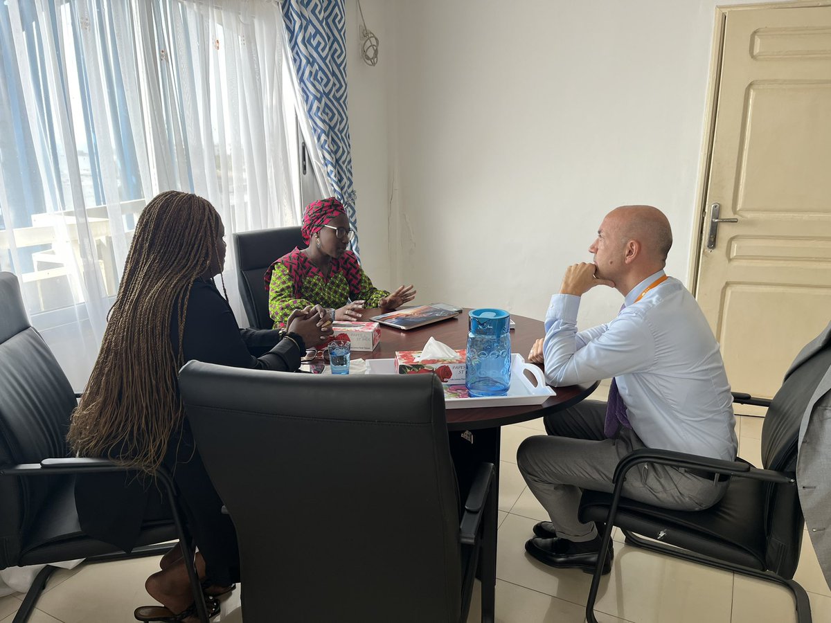GRIF_Femmes's tweet photo. Rencontre ce matin dâune dĂ©lĂ©gation du @GRIF_Femmes conduite par Mesdames @FatouSouareHann et @MariamTendou KAMARA auprĂšs du reprĂ©sentant rĂ©sident de lâ@unfpa_guinee @f_galtieri .
Au menu des discussions lâagenda prioritaire des #violences faites aux femmes & filles en #Guinee https://t.co/jVLl5ZUDyW