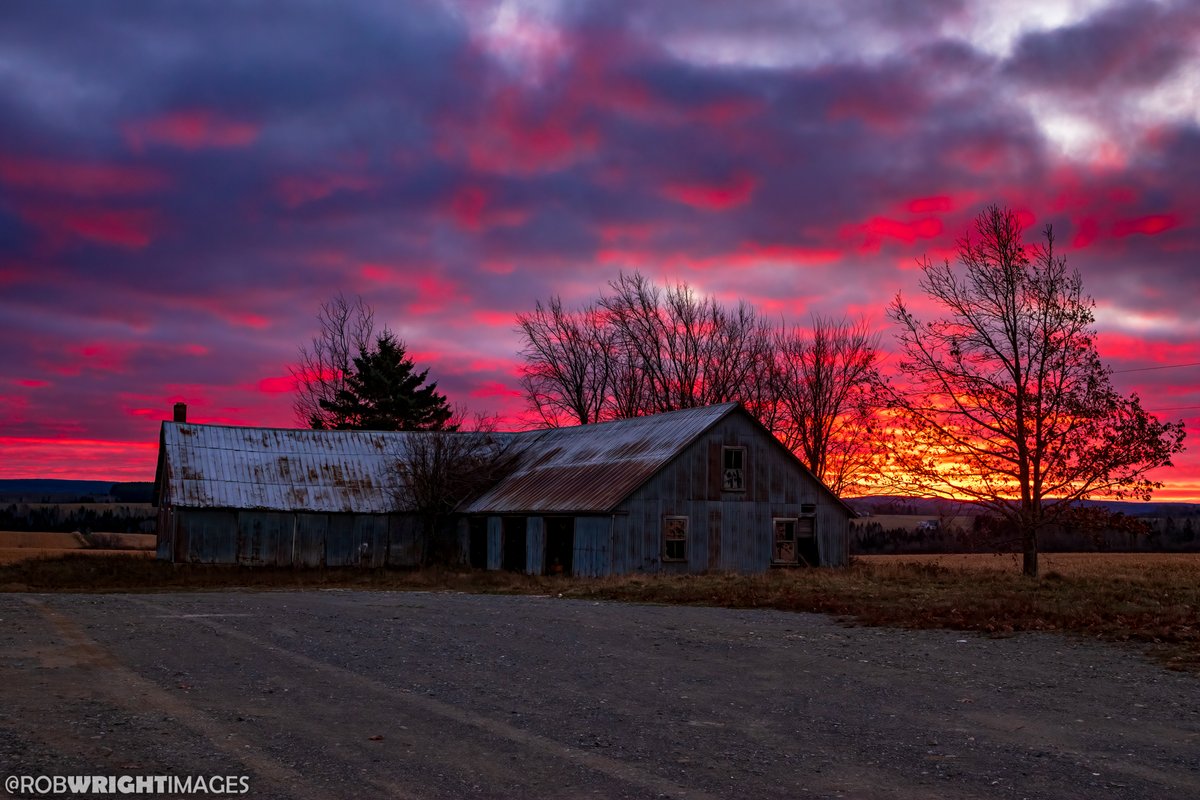 RobWrightImages's tweet photo. Today's sunrise from Northern Maine was spectacular, complete with a vivid sun pillar! #MEwx #Maine #StormHour
--
November 21, 2023
Fort Fairfield, Maine https://t.co/6a87LdjNlr