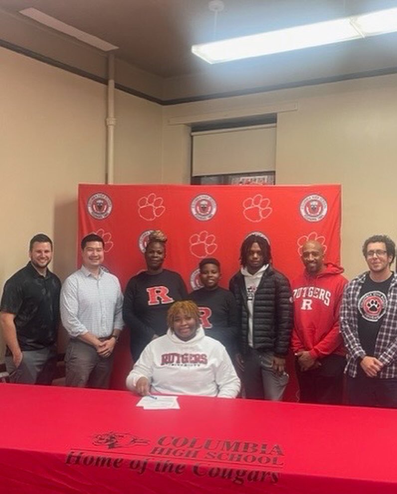 Maddie_throws's tweet photo. #signingday https://t.co/XwyCV1YrNT