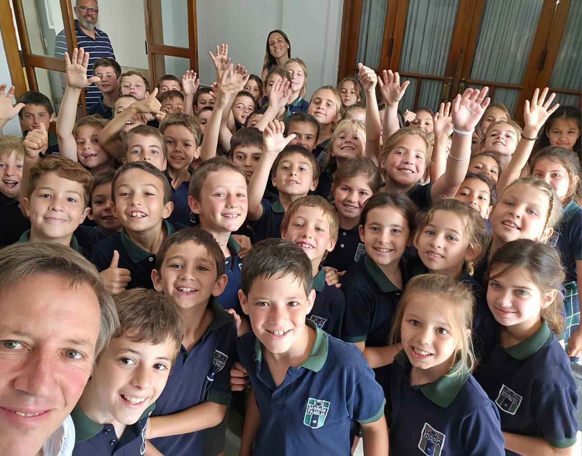 jaimemendezh's tweet photo. Esta mañana recibimos la visita de los alumnos de 3er grado del Colegio Sagrada Familia, que se acercaron a conocer el Palacio Municipal #SanMiguel https://t.co/m7ANpz4YaO