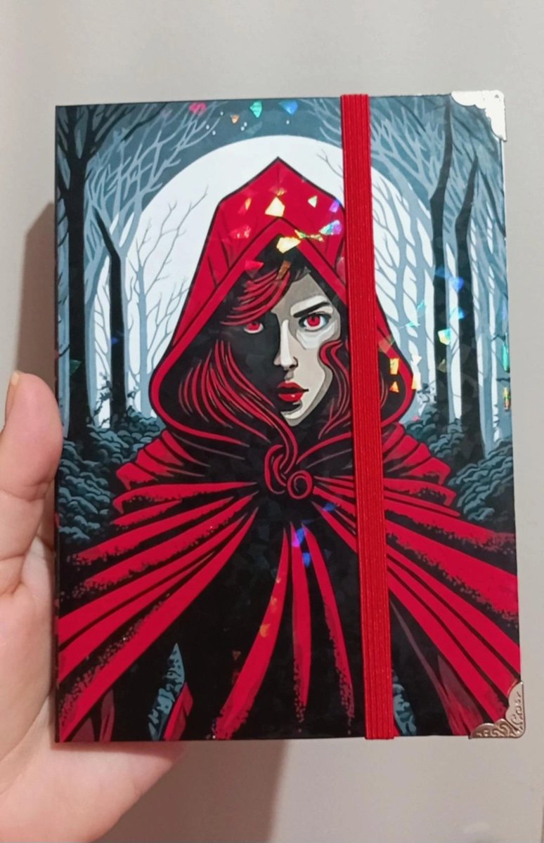 EfitiaLexa's tweet photo. só pra dizer pra vocês que minha capinha personalizada do kindle (que parece um livro capa-dura muito do fofinho) já chegou 🗣🗣🗣

agora falta só do tabuleiro ouija https://t.co/ocNNyRndKQ