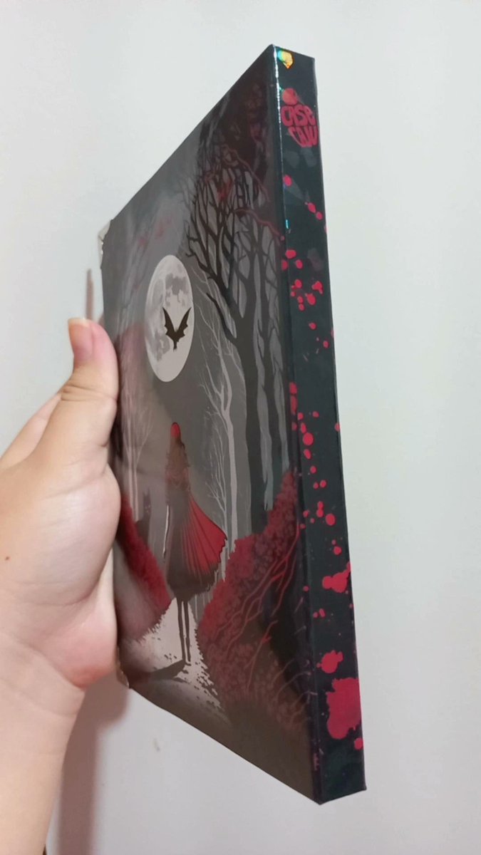 EfitiaLexa's tweet photo. só pra dizer pra vocês que minha capinha personalizada do kindle (que parece um livro capa-dura muito do fofinho) já chegou 🗣🗣🗣

agora falta só do tabuleiro ouija https://t.co/ocNNyRndKQ