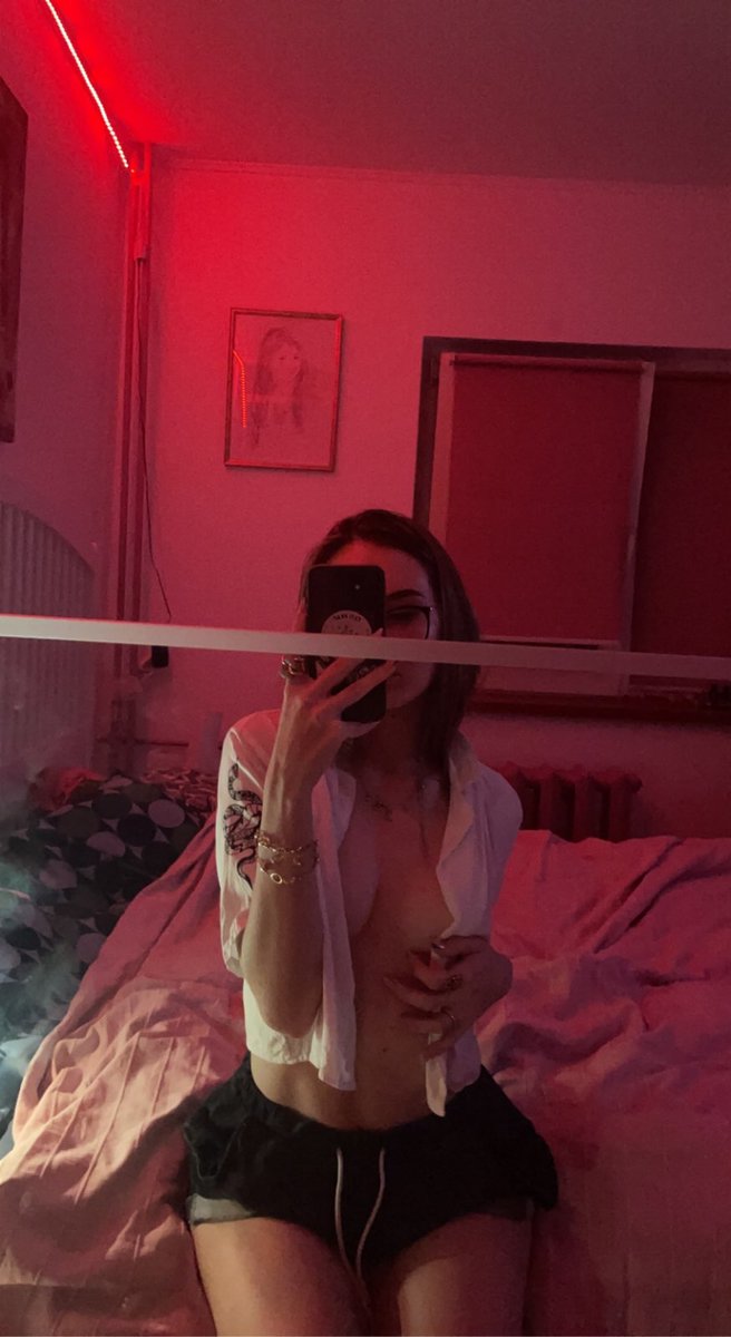 rose28278's tweet photo. 💕💕new to #nsfwtwt, mind to give it a like and rt? :D💕💕 ー 21, 5'2 ー she/her ー straight, bi curious ー dms open💕 ー might do audio content  💕 who is retweet my post I will send you free nudes 😜 Add me snapchat for  nudes and some fun with me🤍💕Add me snap: ariah56311 https://t.co/8Y95EUlHts